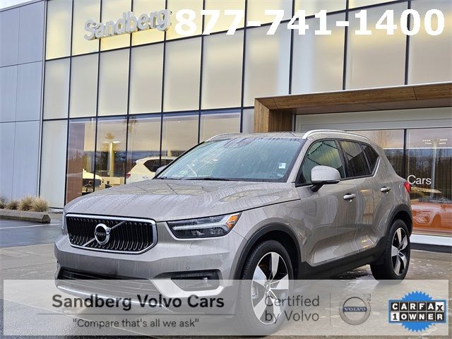 2022 Volvo XC40 Momentum