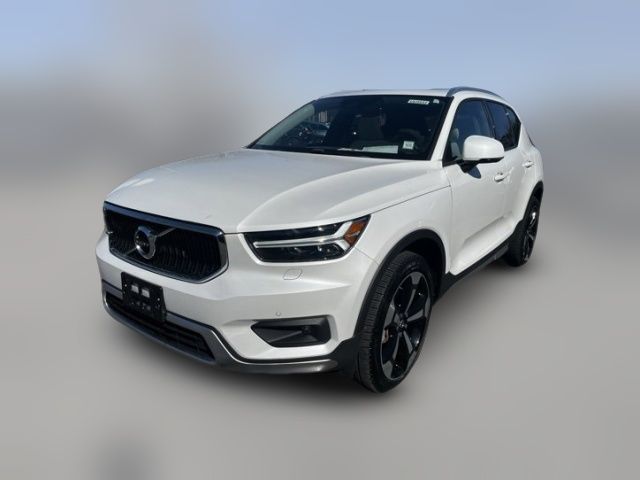 2022 Volvo XC40 Momentum