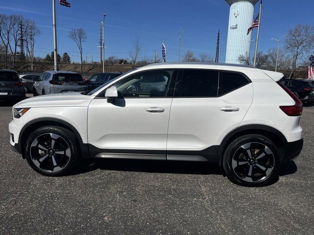 2022 Volvo XC40 Momentum