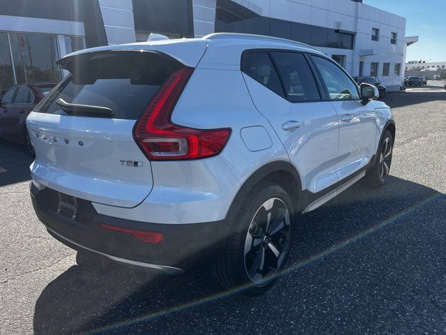 2022 Volvo XC40 Momentum
