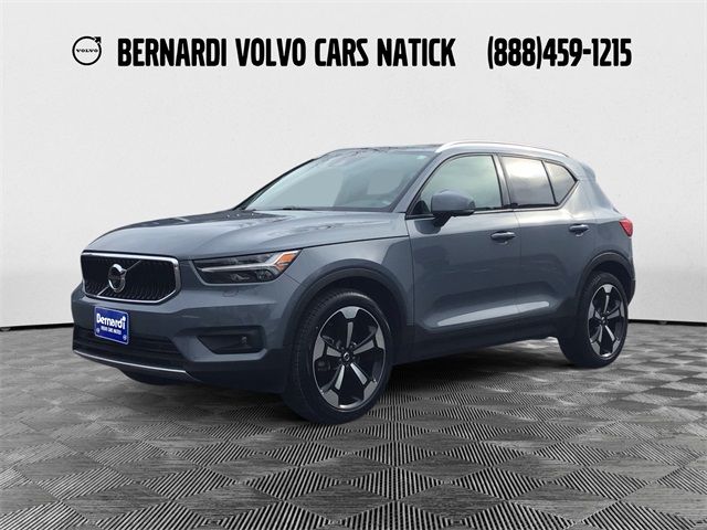 2022 Volvo XC40 Momentum