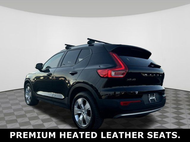 2022 Volvo XC40 Momentum