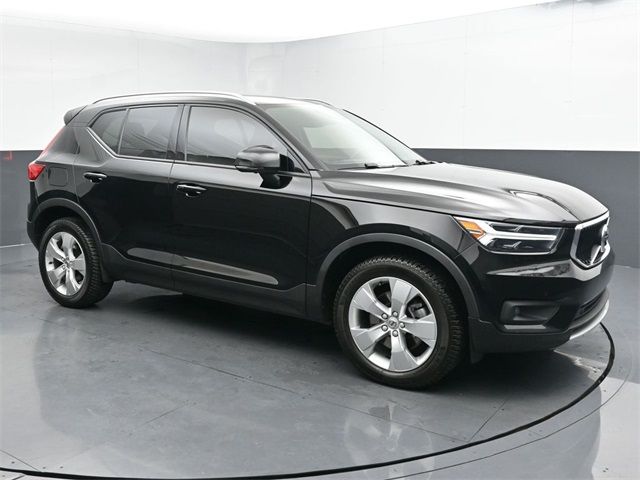 2022 Volvo XC40 Momentum