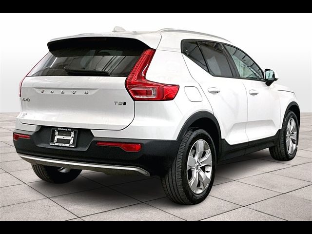 2022 Volvo XC40 Momentum