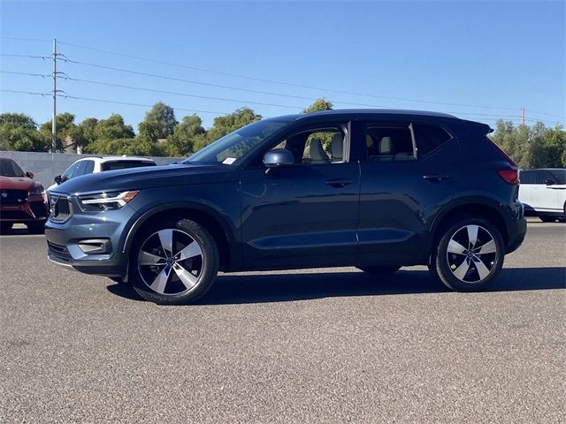 2022 Volvo XC40 Momentum