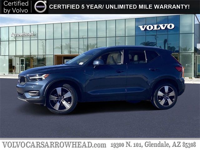 2022 Volvo XC40 Momentum