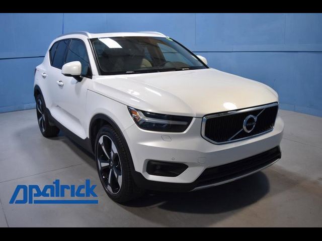 2022 Volvo XC40 Momentum