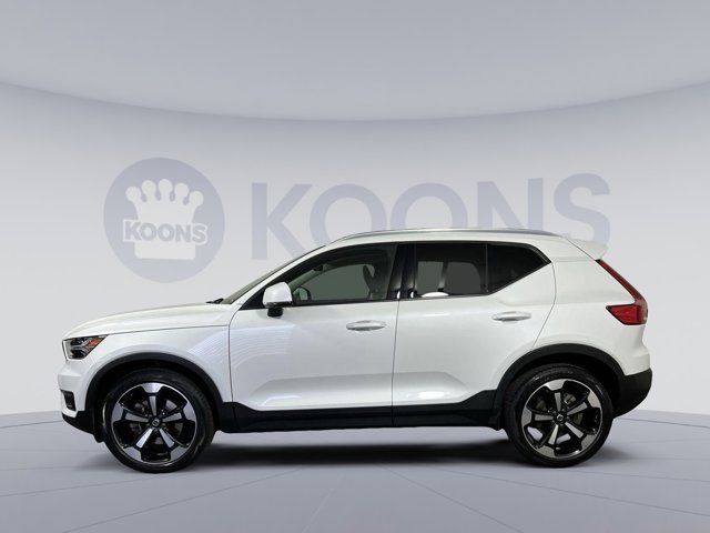 2022 Volvo XC40 Momentum