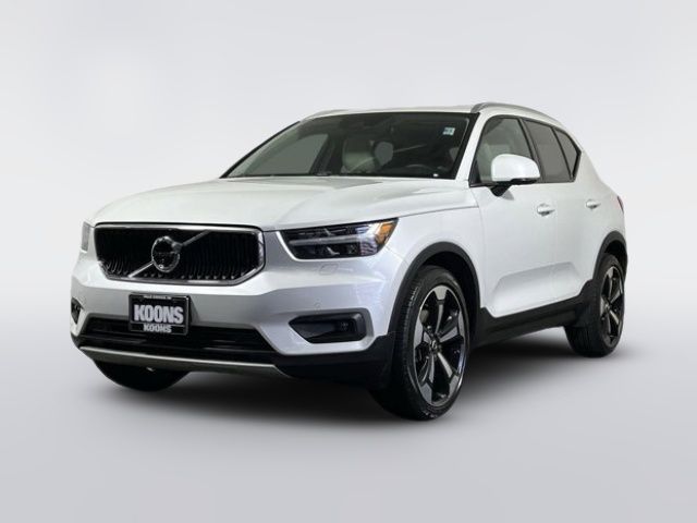 2022 Volvo XC40 Momentum