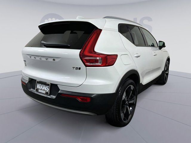 2022 Volvo XC40 Momentum