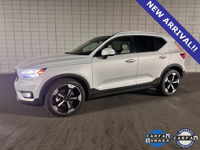 2022 Volvo XC40 Momentum