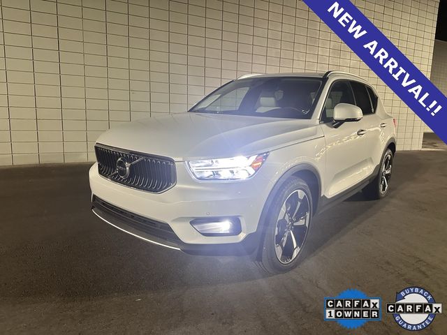 2022 Volvo XC40 Momentum