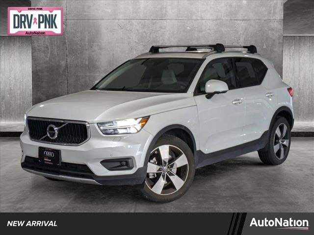 2022 Volvo XC40 Momentum