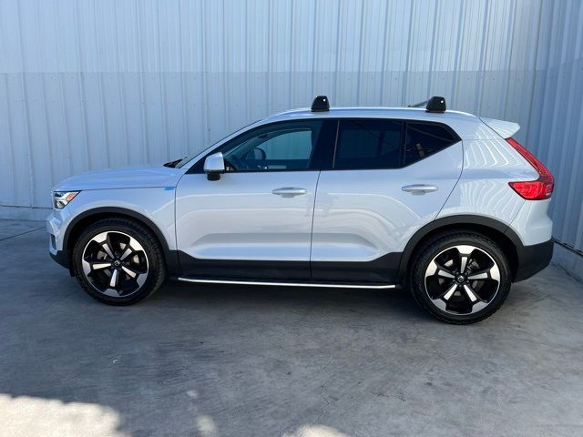 2022 Volvo XC40 Momentum