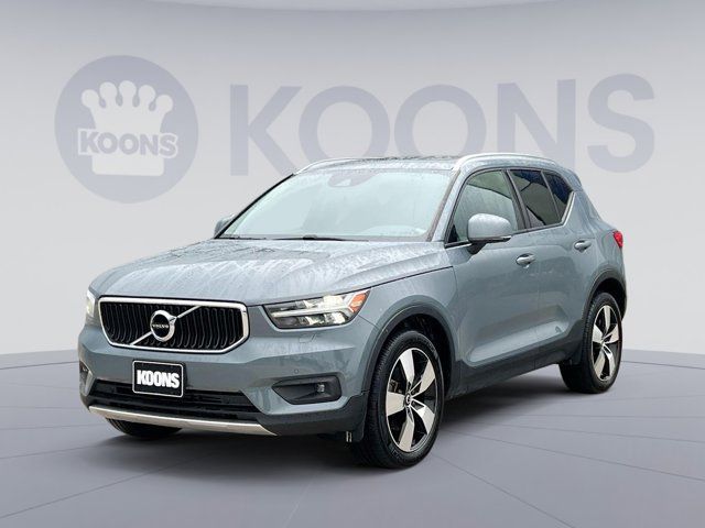 2022 Volvo XC40 Momentum