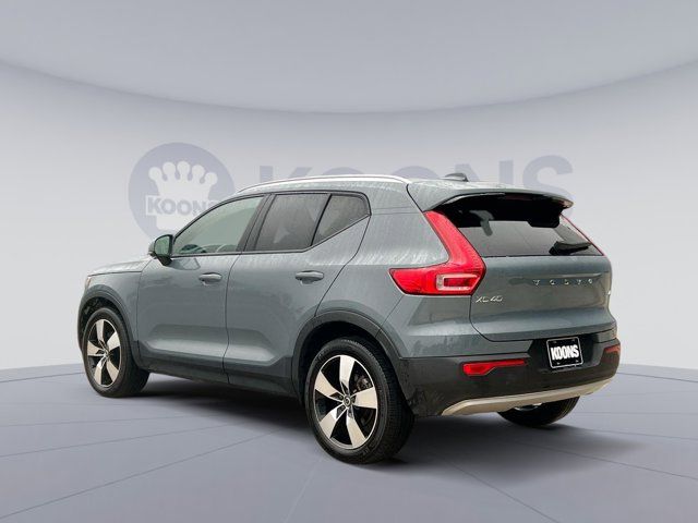 2022 Volvo XC40 Momentum