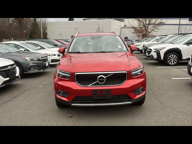 2022 Volvo XC40 Momentum