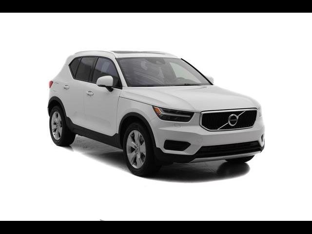 2022 Volvo XC40 Momentum