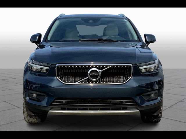 2022 Volvo XC40 Momentum