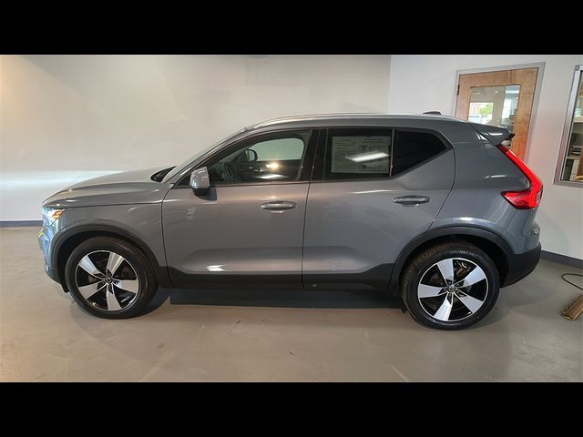 2022 Volvo XC40 Momentum