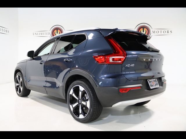 2022 Volvo XC40 Momentum