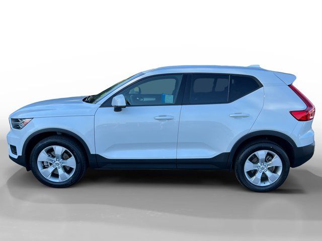 2022 Volvo XC40 Momentum