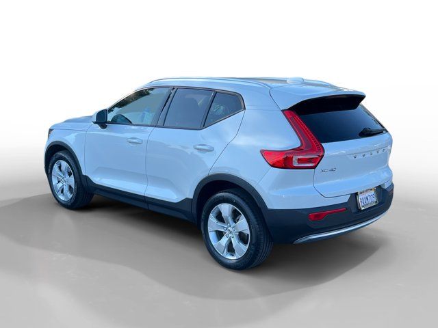 2022 Volvo XC40 Momentum