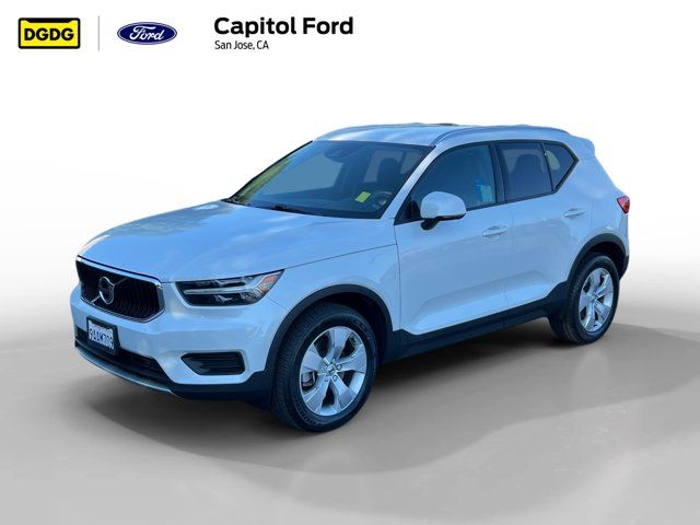 2022 Volvo XC40 Momentum