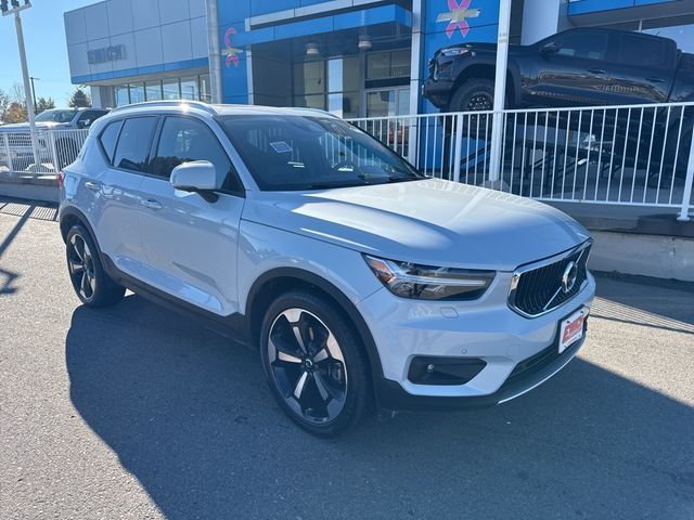 2022 Volvo XC40 Momentum