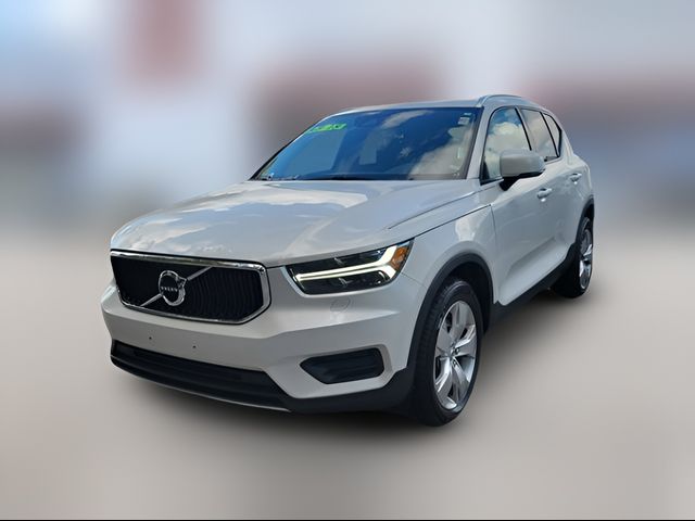 2022 Volvo XC40 Momentum