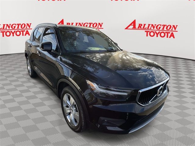 2022 Volvo XC40 Momentum