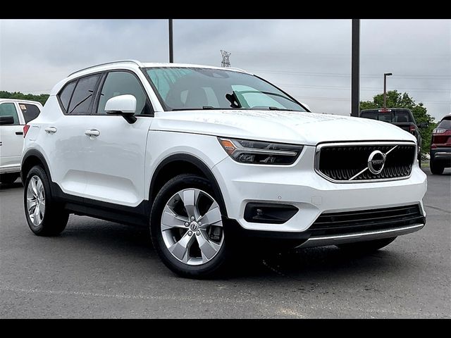 2022 Volvo XC40 Momentum