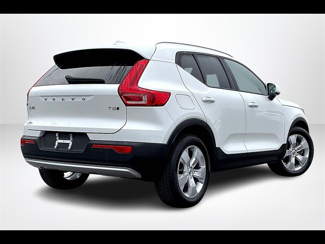 2022 Volvo XC40 Momentum
