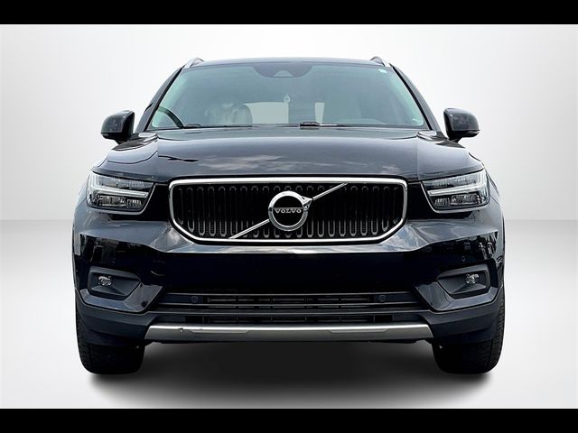 2022 Volvo XC40 Momentum