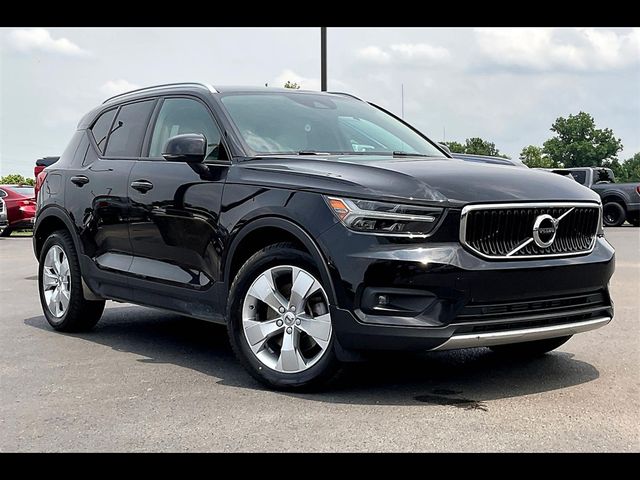 2022 Volvo XC40 Momentum