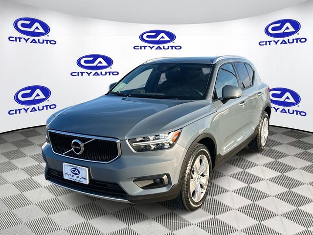 2022 Volvo XC40 Momentum
