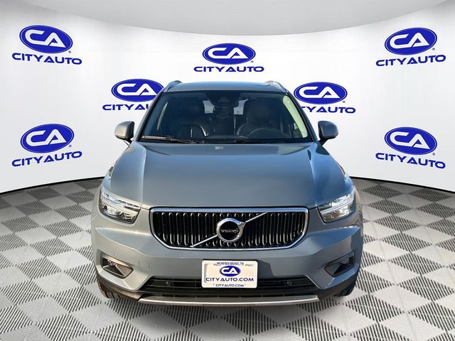 2022 Volvo XC40 Momentum
