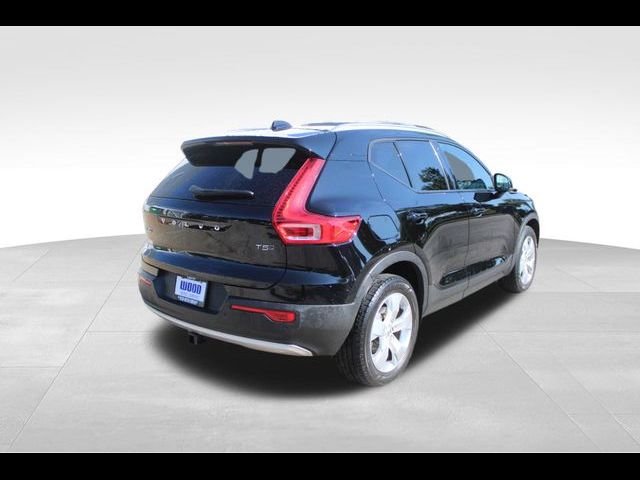 2022 Volvo XC40 Momentum