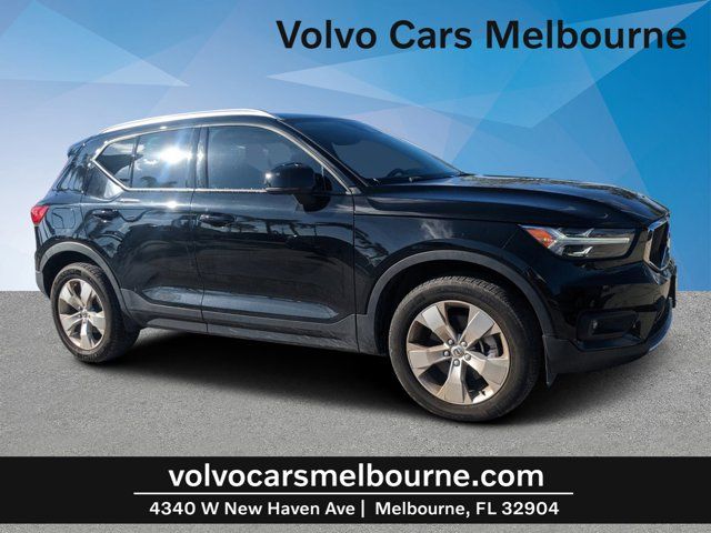 2022 Volvo XC40 Momentum