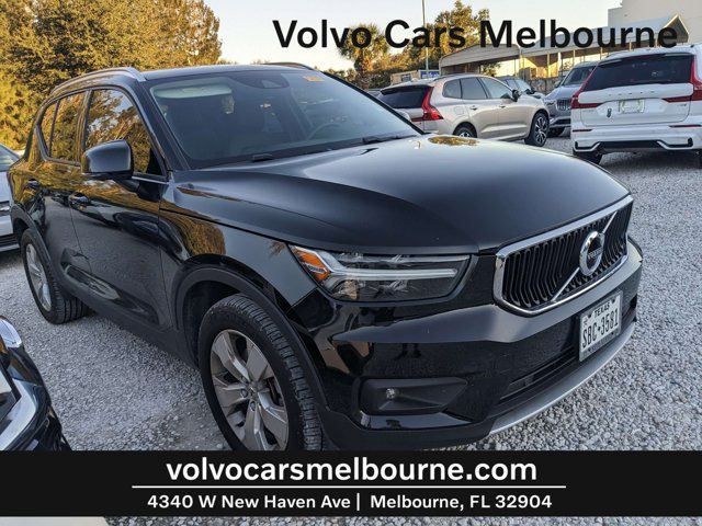 2022 Volvo XC40 Momentum