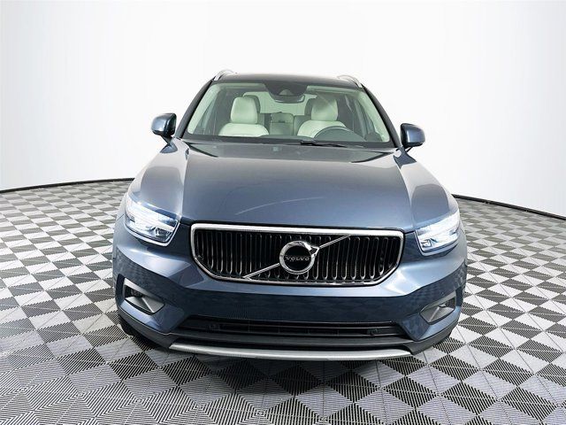 2022 Volvo XC40 Momentum