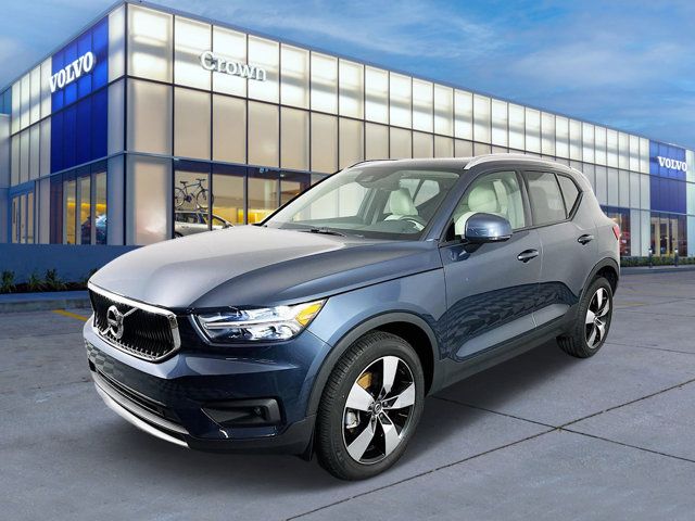 2022 Volvo XC40 Momentum