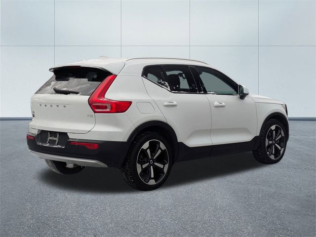 2022 Volvo XC40 Momentum