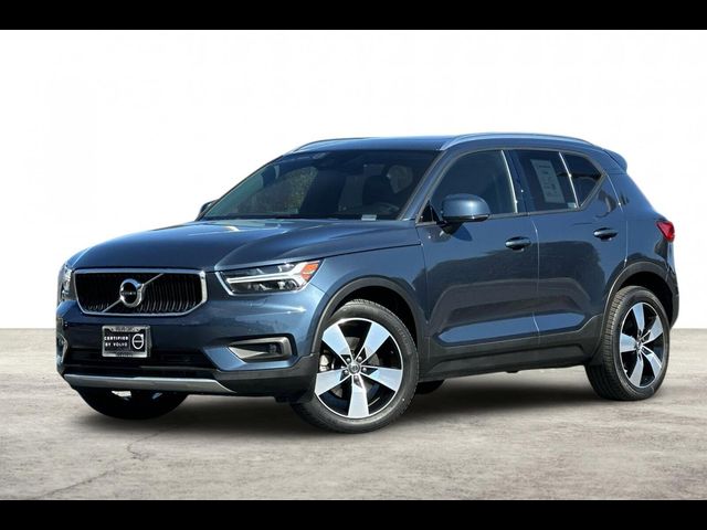 2022 Volvo XC40 Momentum