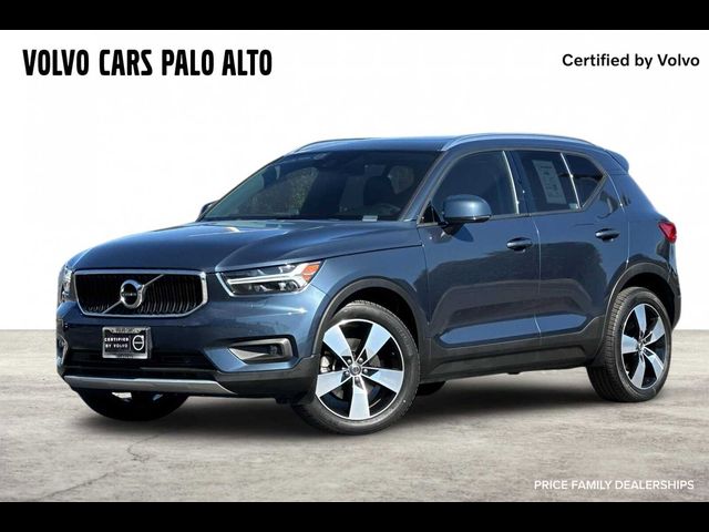 2022 Volvo XC40 Momentum