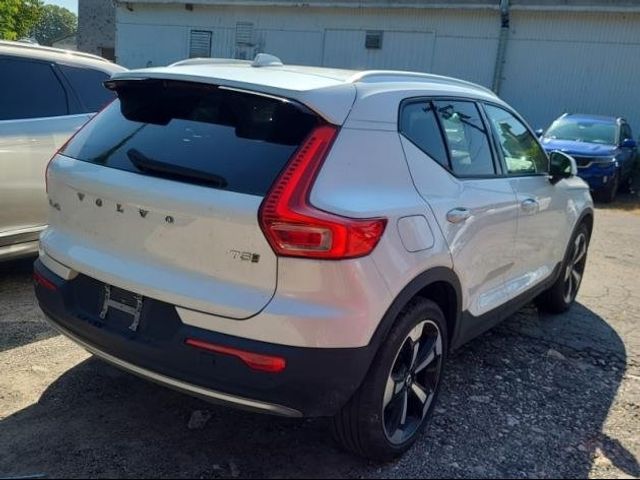 2022 Volvo XC40 Momentum