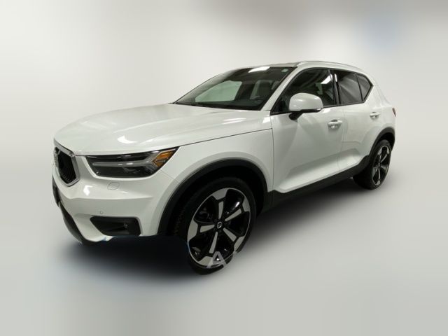 2022 Volvo XC40 Momentum