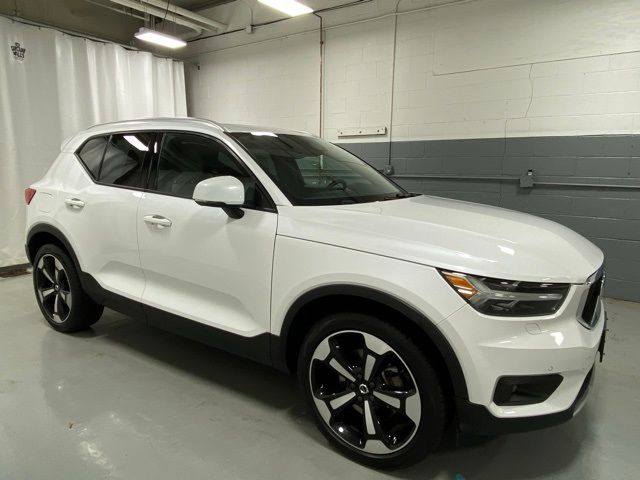 2022 Volvo XC40 Momentum