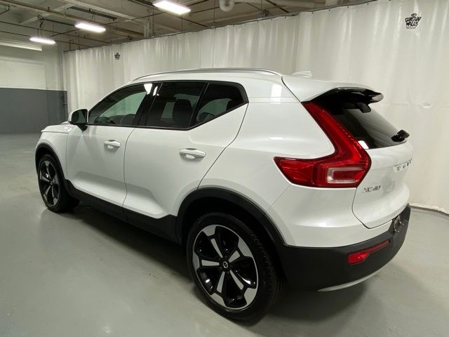 2022 Volvo XC40 Momentum