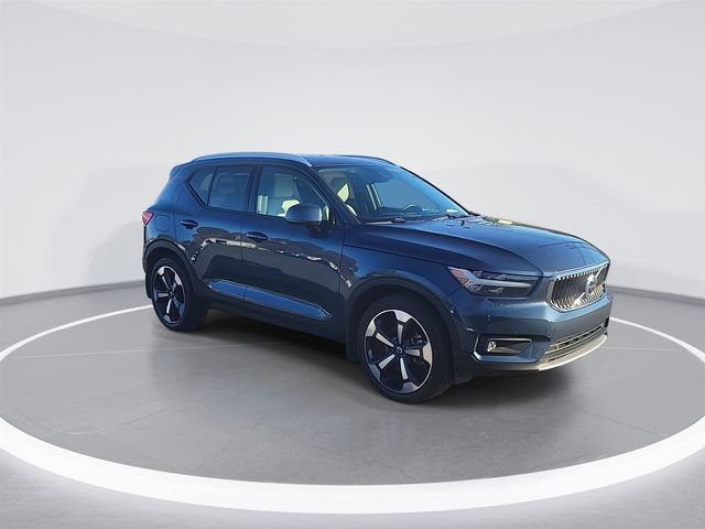 2022 Volvo XC40 Momentum